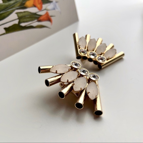 Vintage gold tone & glass fan shaped clip-ons - Picture 2 of 6